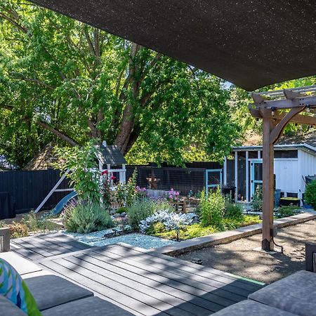 Chic Rv Retreat, Stunning Yard In Roseburg Hotel Exterior photo
