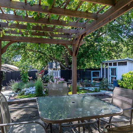 Chic Rv Retreat, Stunning Yard In Roseburg Hotel Exterior photo
