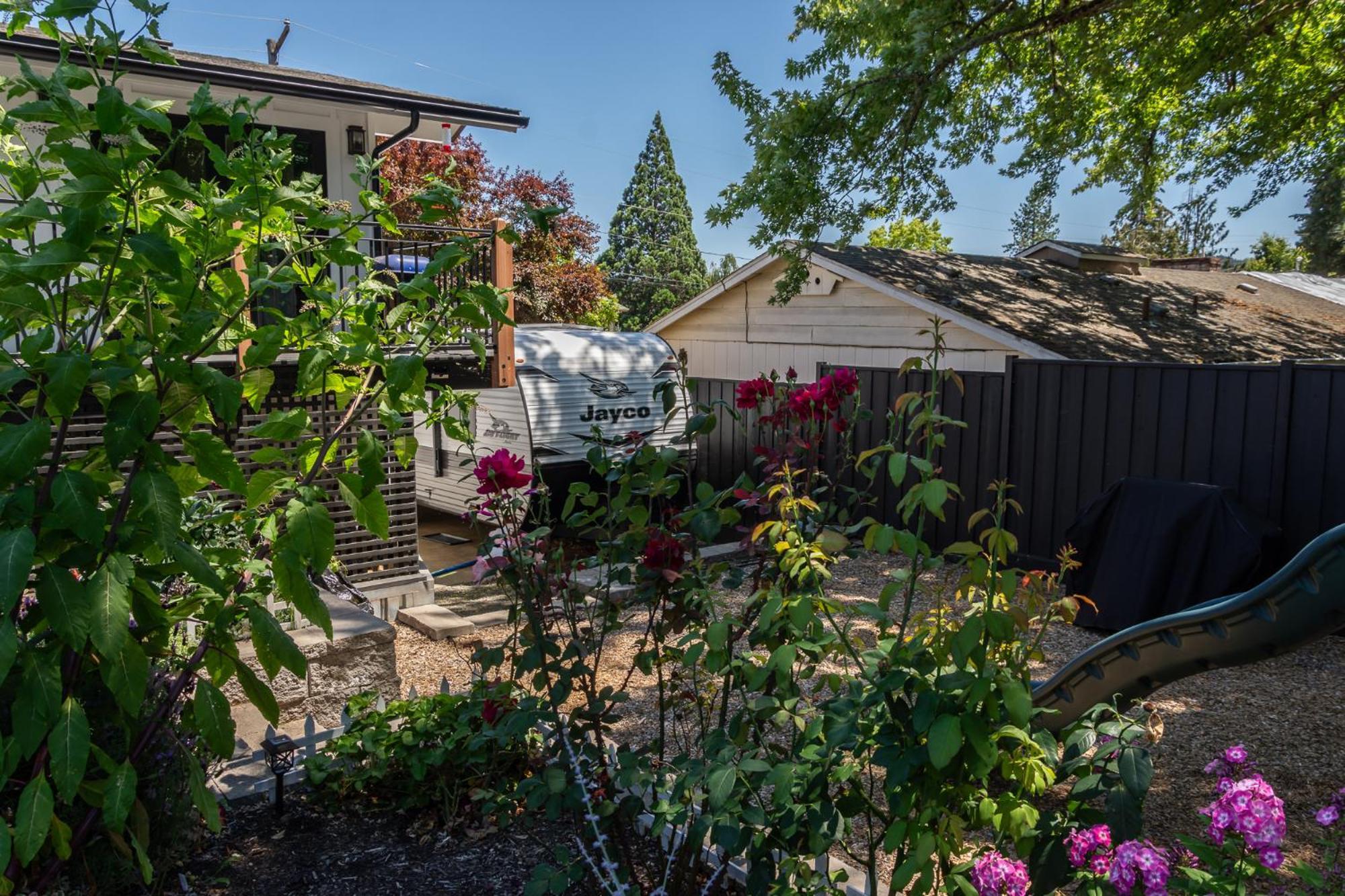 Chic Rv Retreat, Stunning Yard In Roseburg Hotel Exterior photo