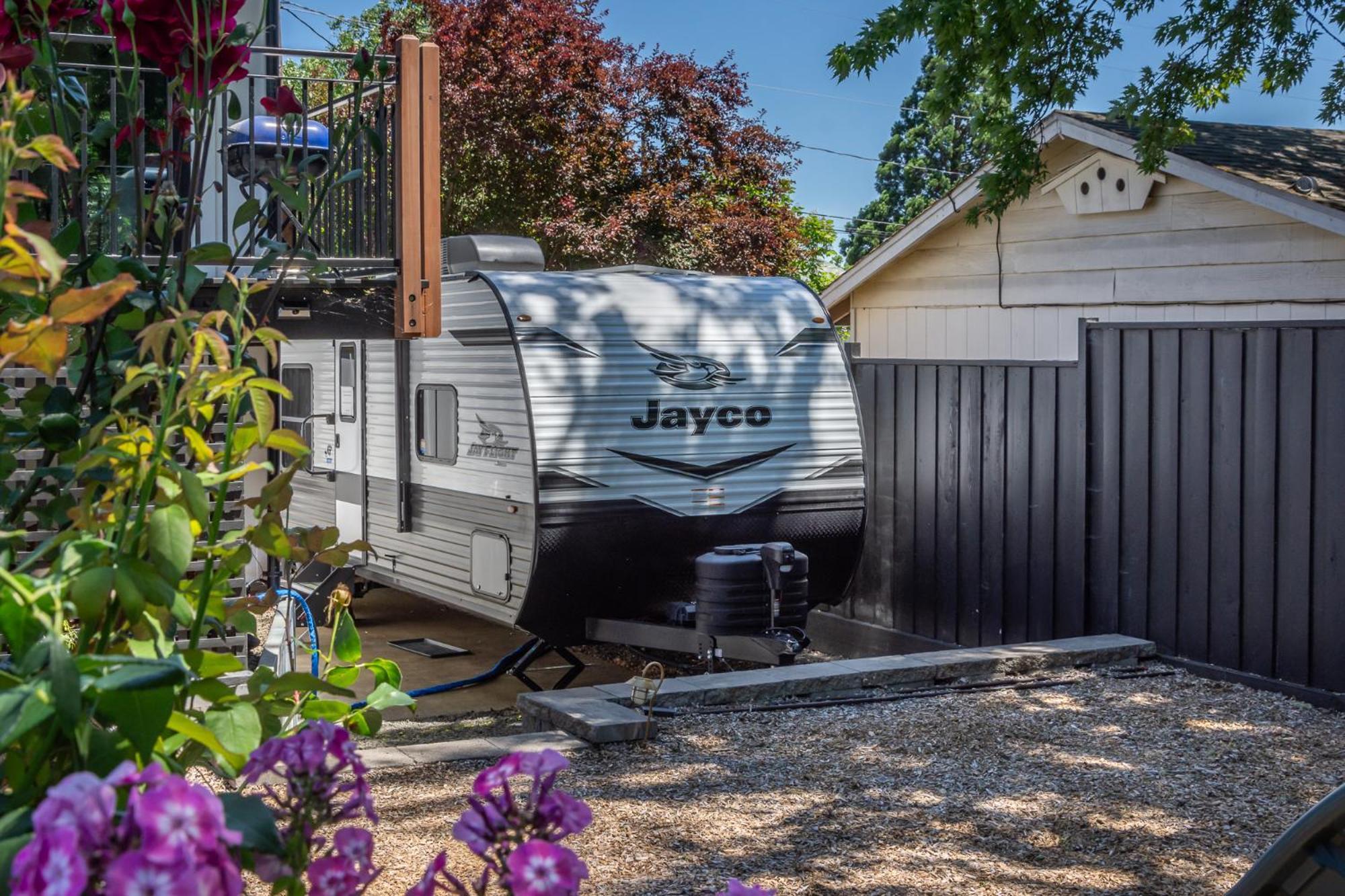 Chic Rv Retreat, Stunning Yard In Roseburg Hotel Exterior photo