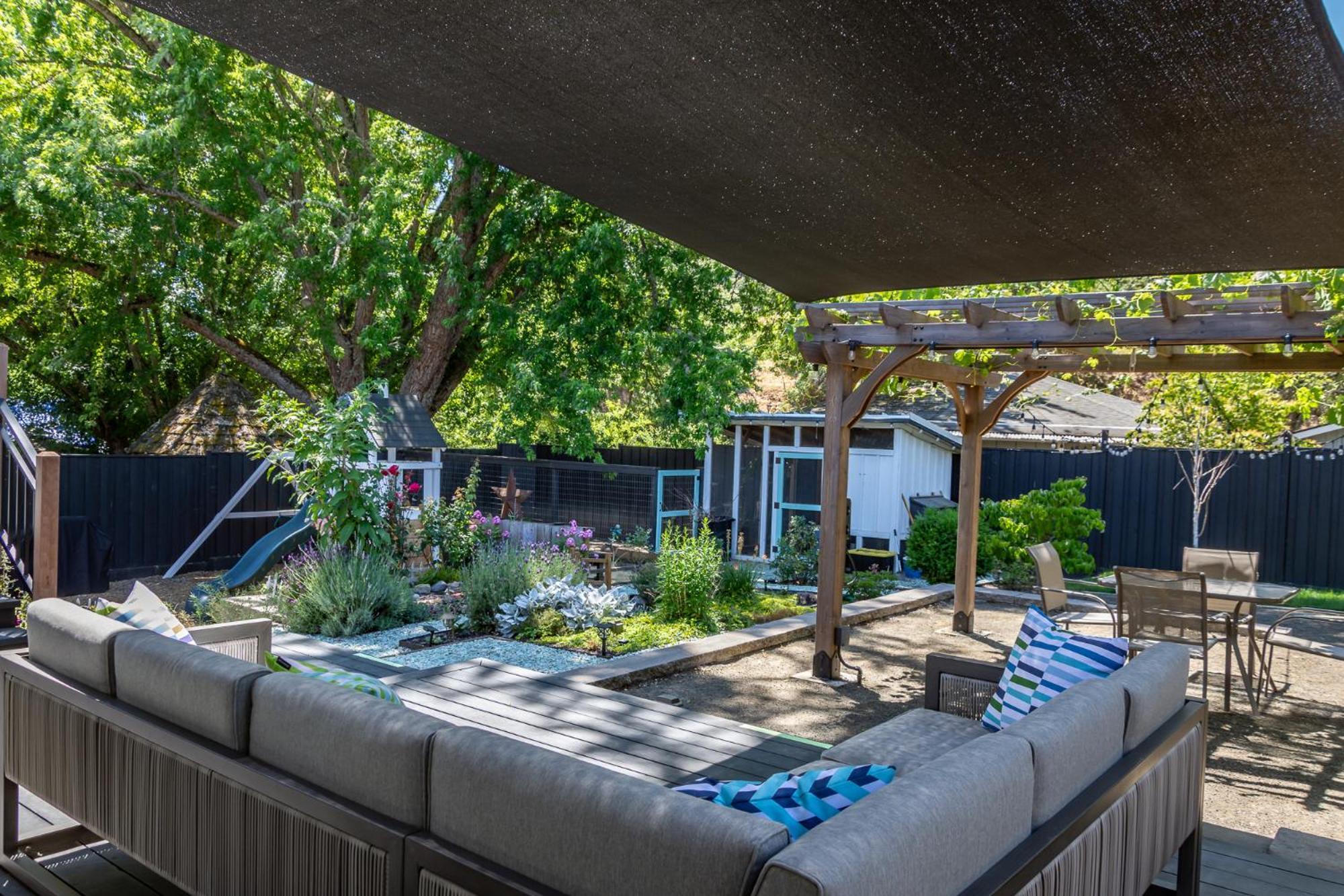 Chic Rv Retreat, Stunning Yard In Roseburg Hotel Exterior photo