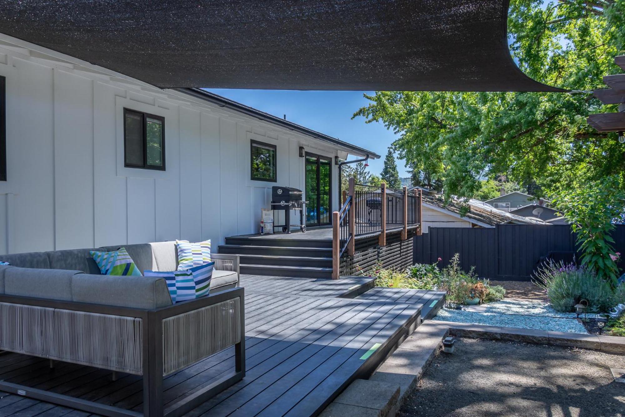 Chic Rv Retreat, Stunning Yard In Roseburg Hotel Exterior photo