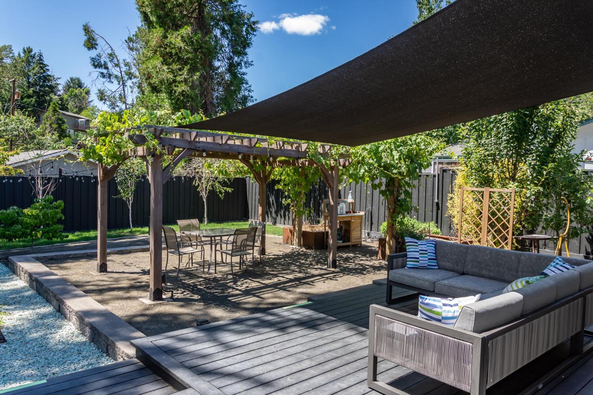 Chic Rv Retreat, Stunning Yard In Roseburg Hotel Exterior photo