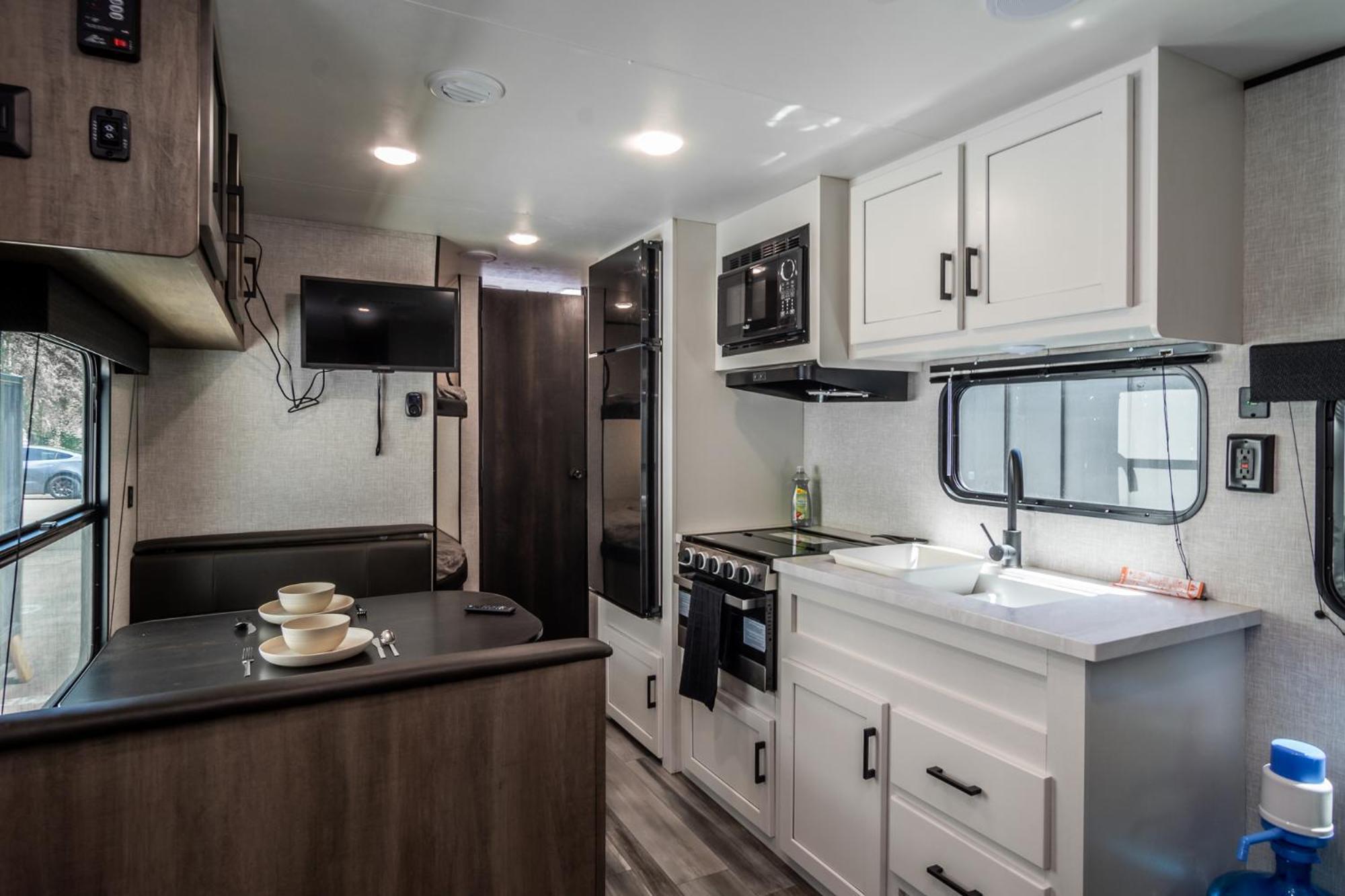 Chic Rv Retreat, Stunning Yard In Roseburg Hotel Exterior photo