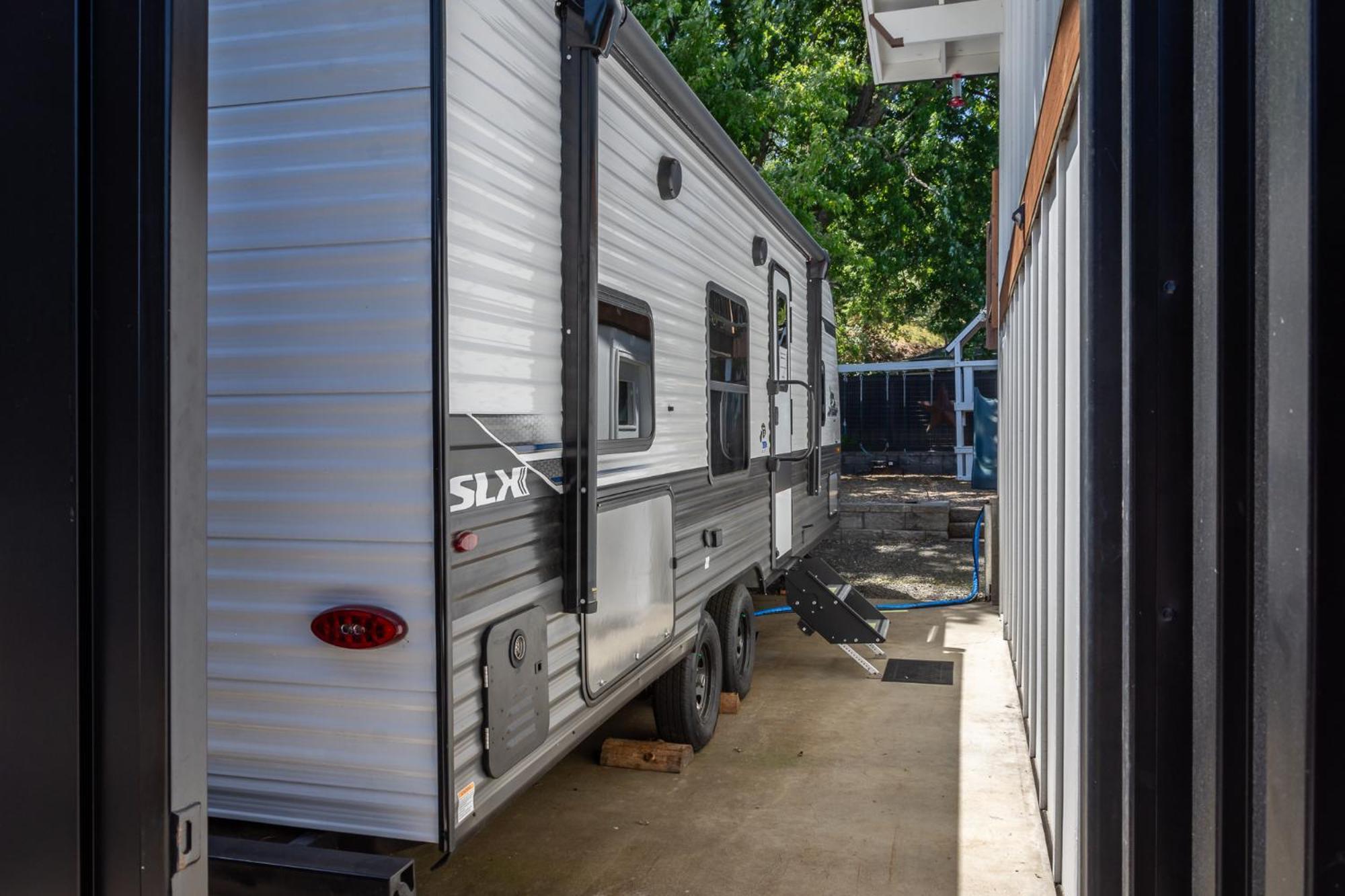 Chic Rv Retreat, Stunning Yard In Roseburg Hotel Exterior photo