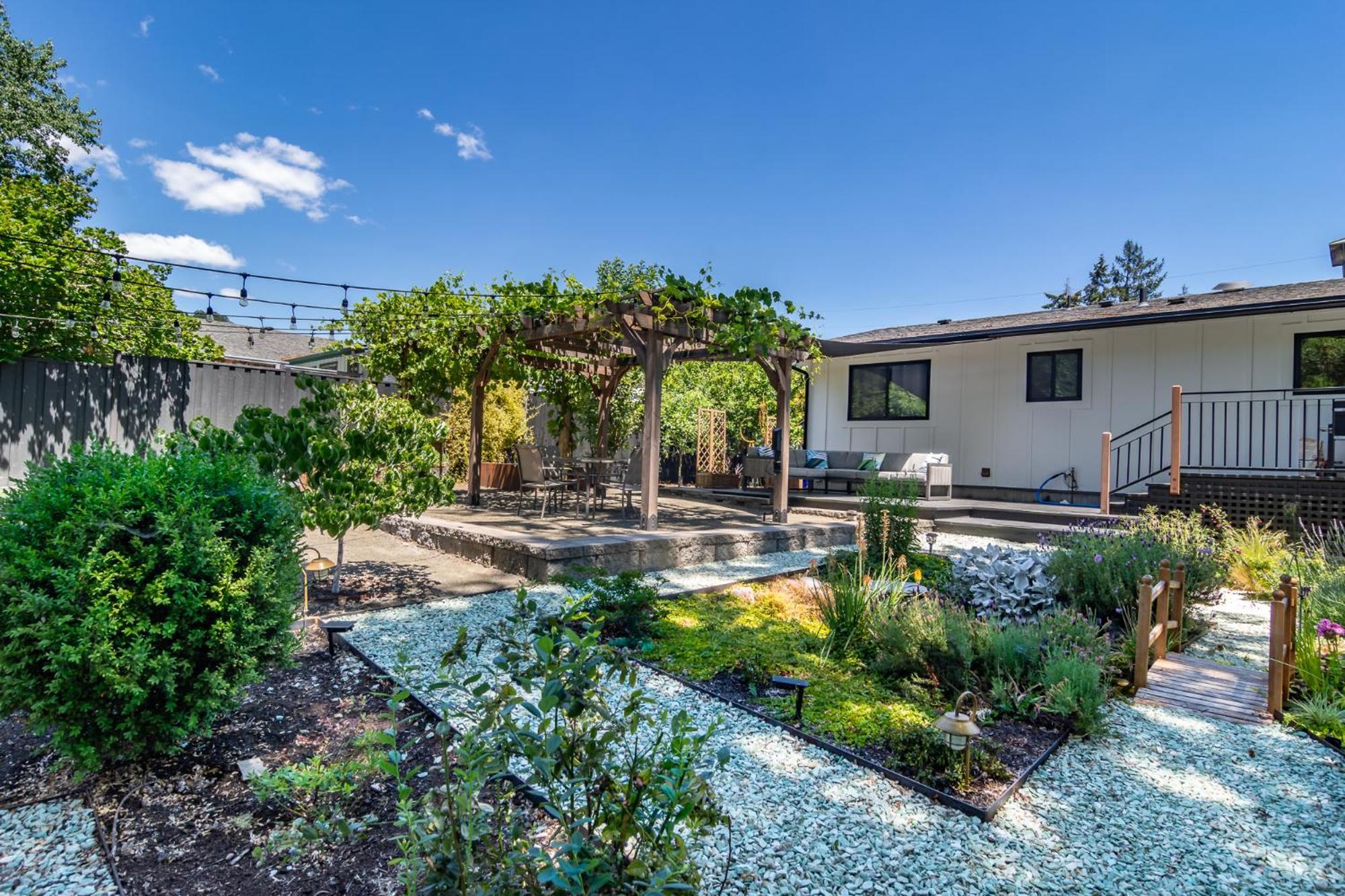 Chic Rv Retreat, Stunning Yard In Roseburg Hotel Exterior photo