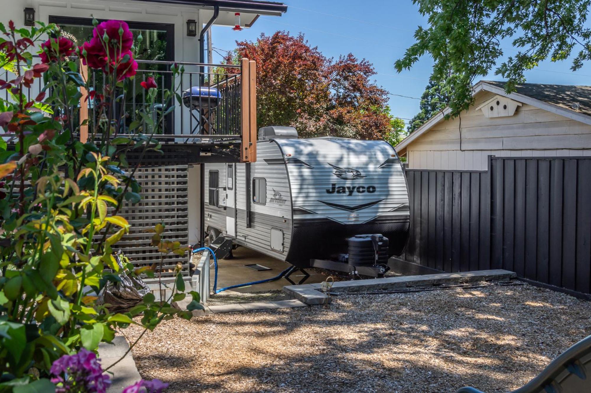 Chic Rv Retreat, Stunning Yard In Roseburg Hotel Exterior photo