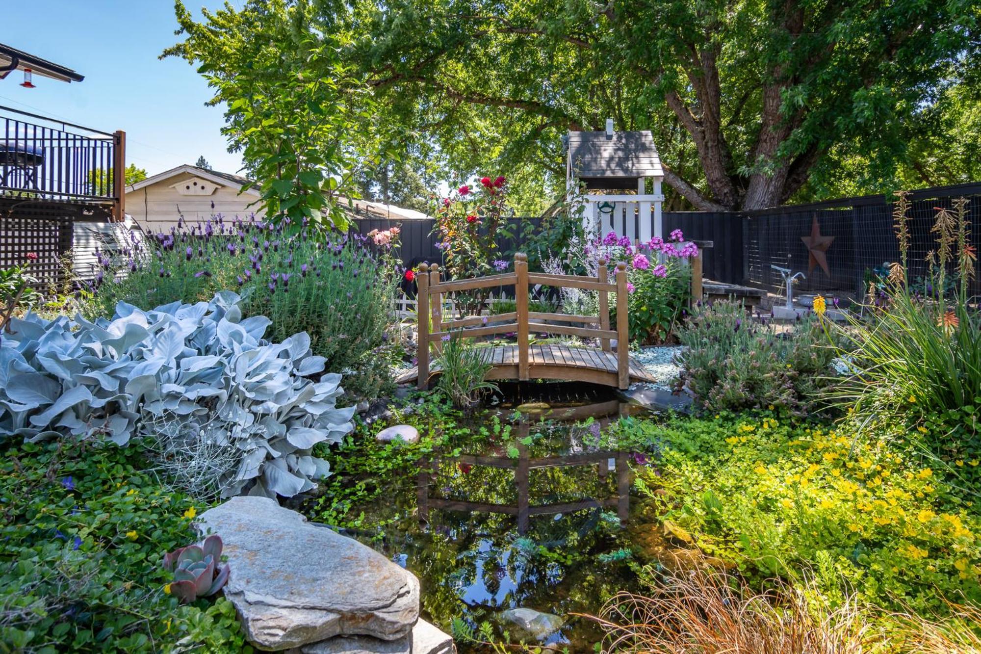 Chic Rv Retreat, Stunning Yard In Roseburg Hotel Exterior photo