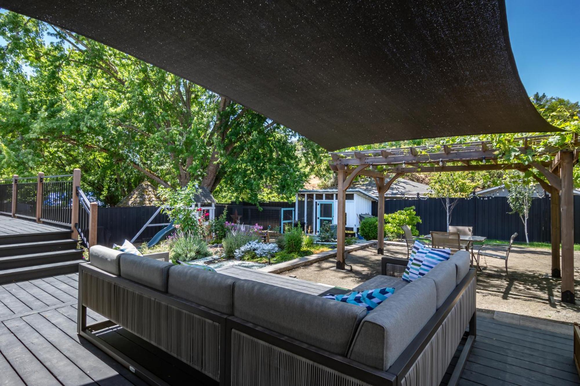 Chic Rv Retreat, Stunning Yard In Roseburg Hotel Exterior photo