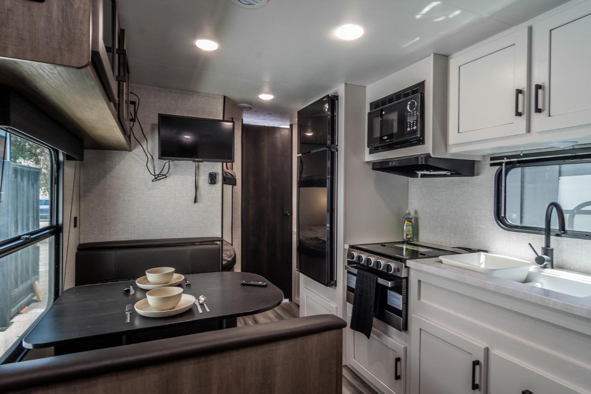 Chic Rv Retreat, Stunning Yard In Roseburg Hotel Exterior photo