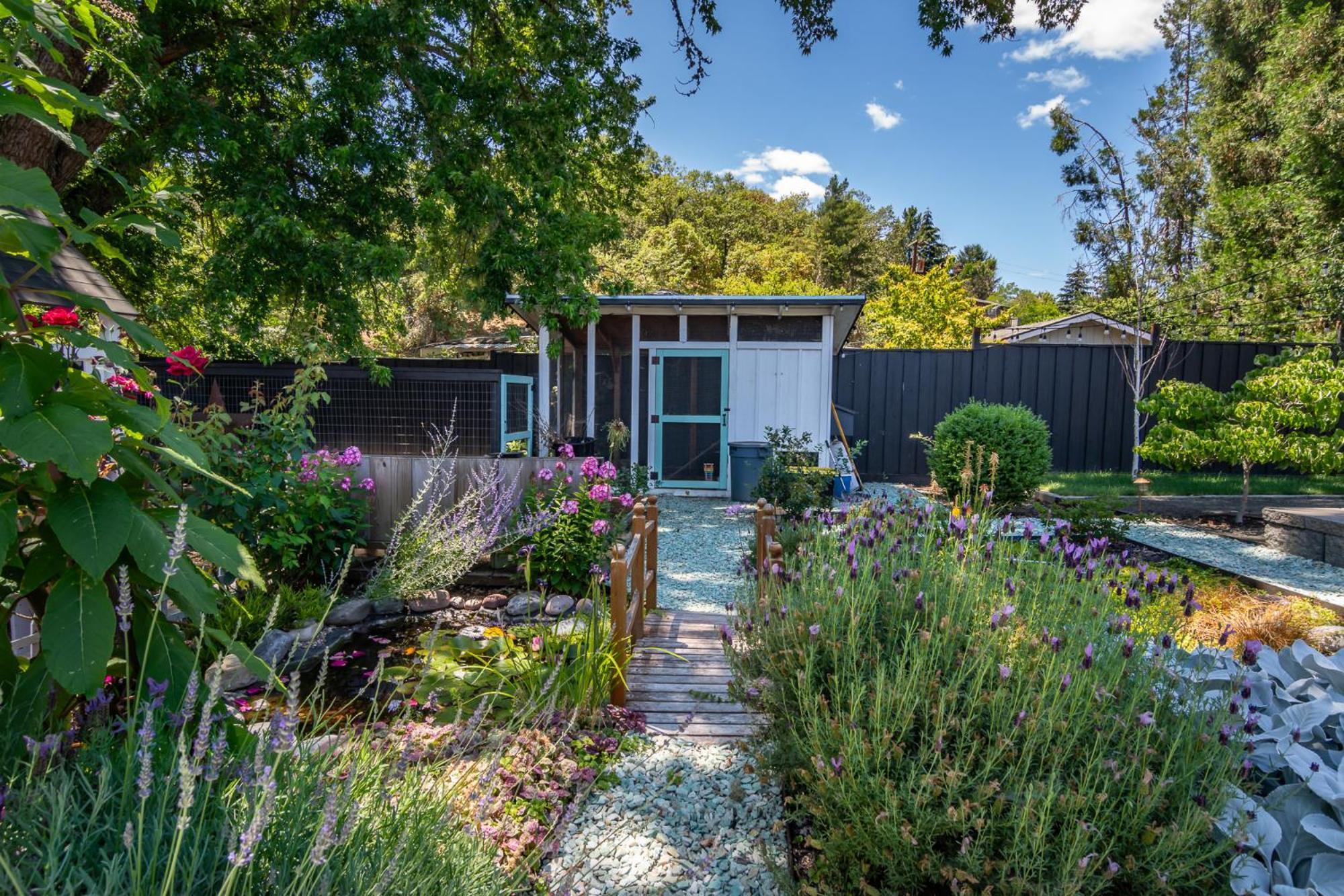 Chic Rv Retreat, Stunning Yard In Roseburg Hotel Exterior photo