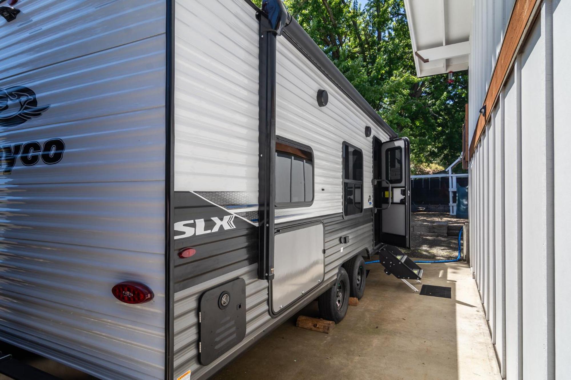 Chic Rv Retreat, Stunning Yard In Roseburg Hotel Exterior photo