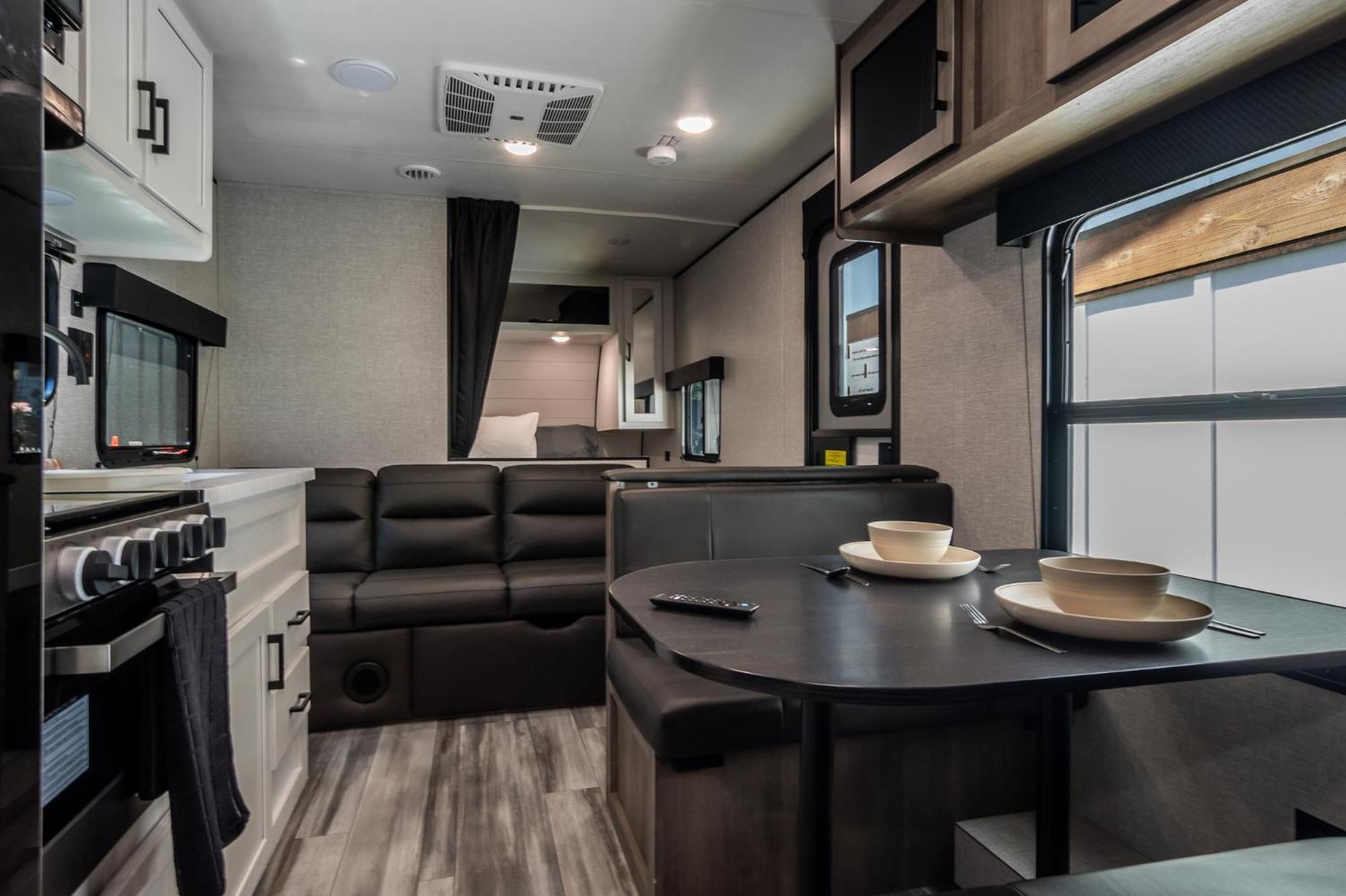 Chic Rv Retreat, Stunning Yard In Roseburg Hotel Exterior photo