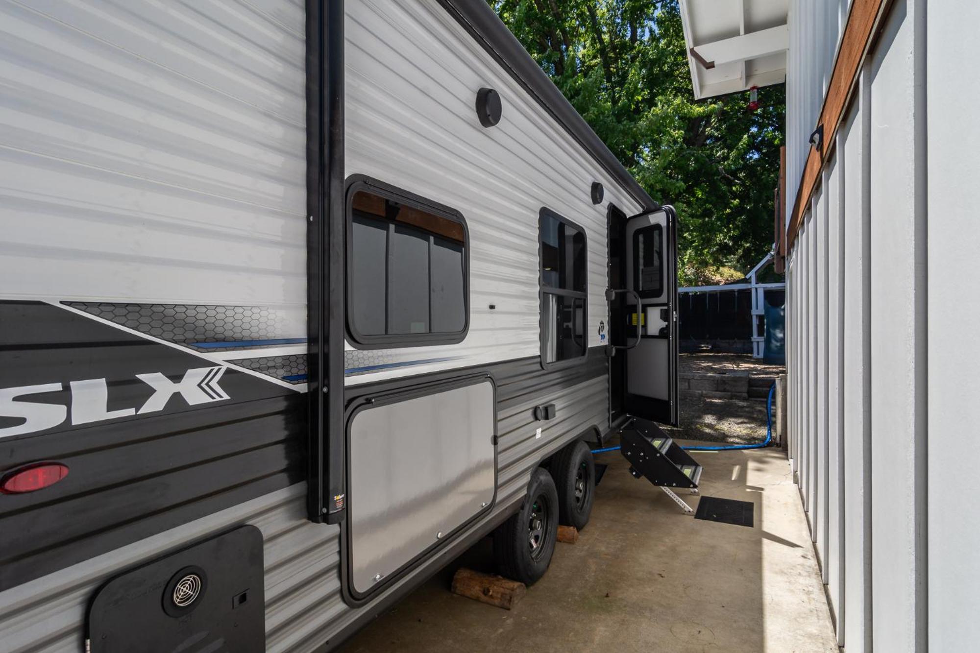 Chic Rv Retreat, Stunning Yard In Roseburg Hotel Exterior photo