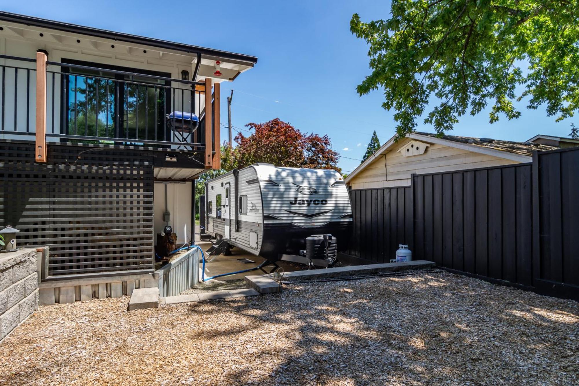 Chic Rv Retreat, Stunning Yard In Roseburg Hotel Exterior photo