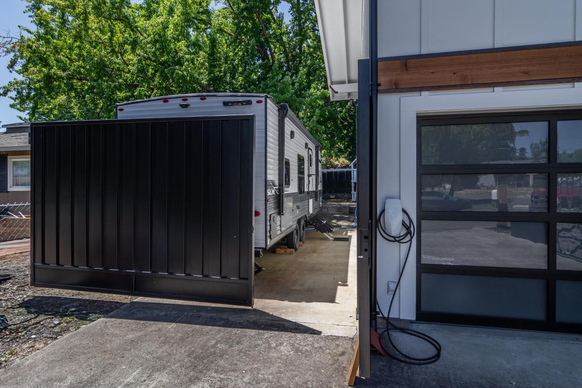 Chic Rv Retreat, Stunning Yard In Roseburg Hotel Exterior photo