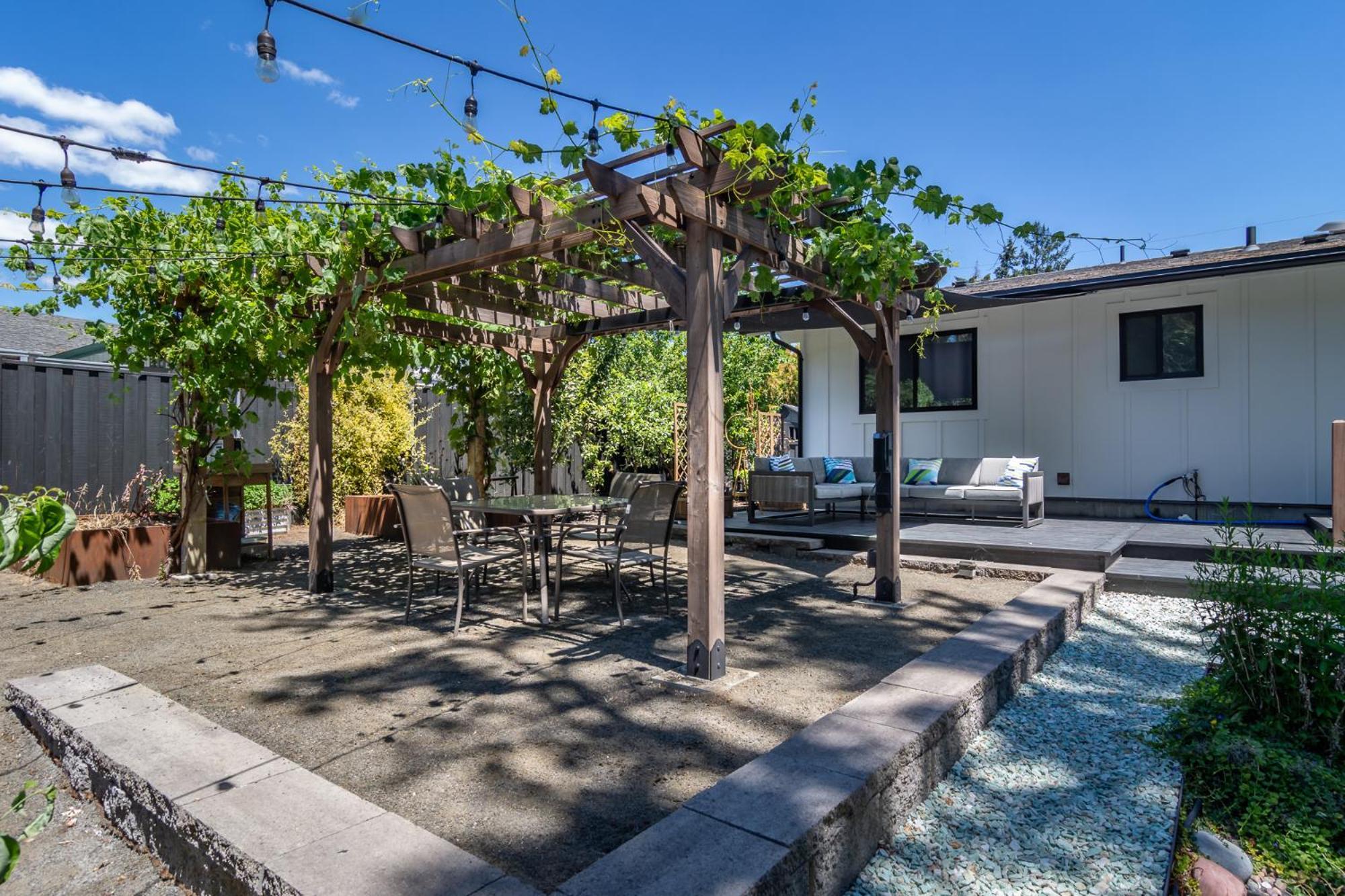 Chic Rv Retreat, Stunning Yard In Roseburg Hotel Exterior photo