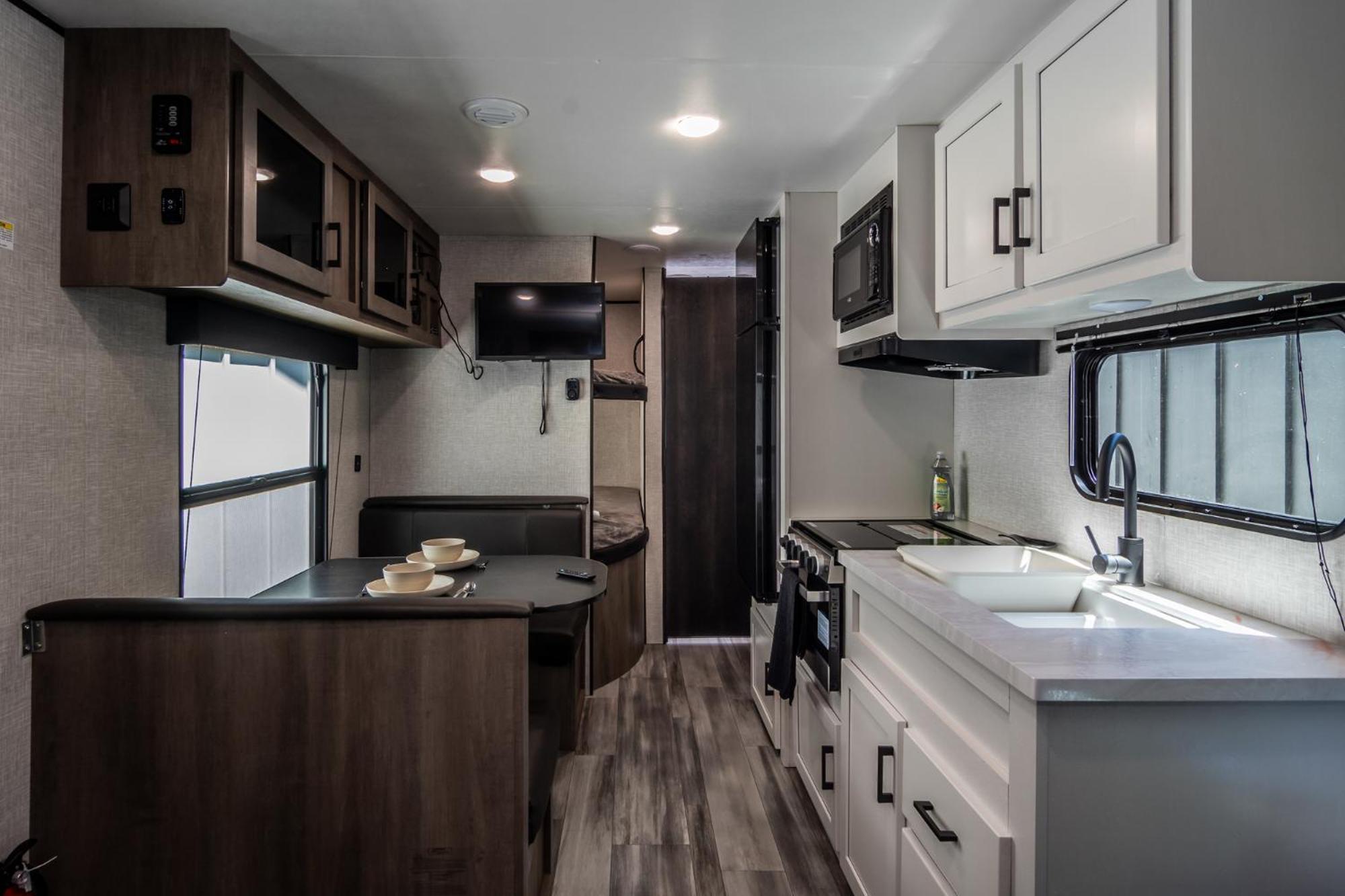 Chic Rv Retreat, Stunning Yard In Roseburg Hotel Exterior photo