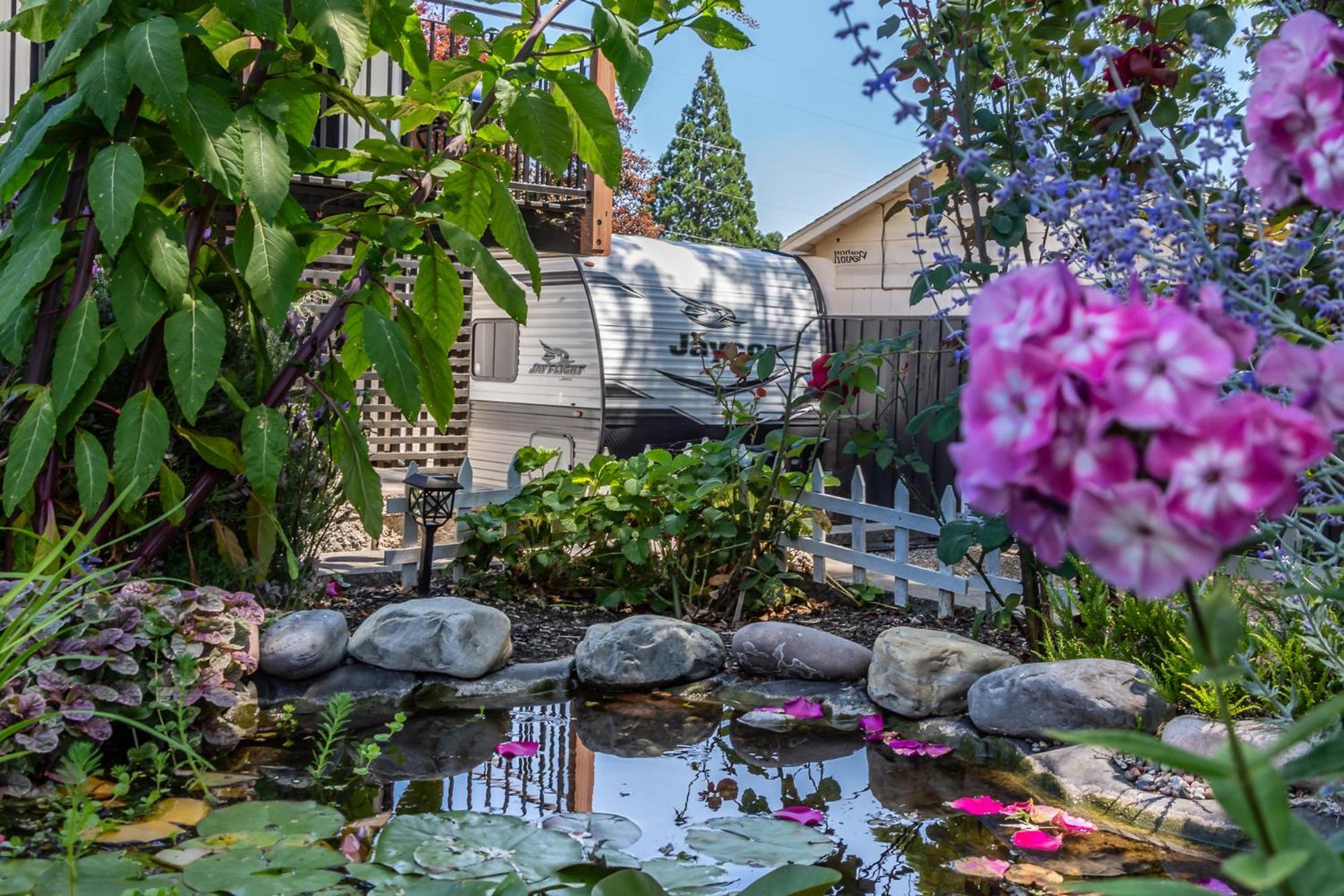 Chic Rv Retreat, Stunning Yard In Roseburg Hotel Exterior photo