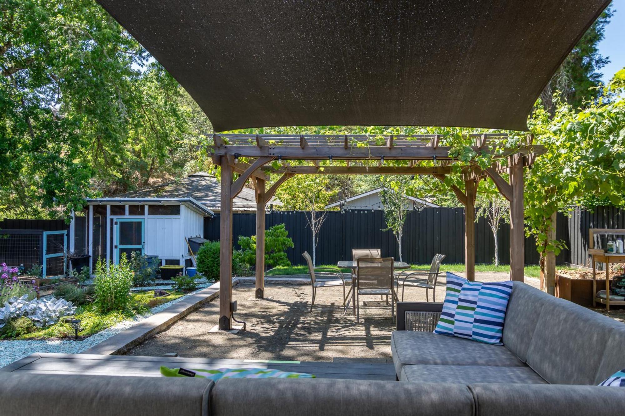 Chic Rv Retreat, Stunning Yard In Roseburg Hotel Exterior photo