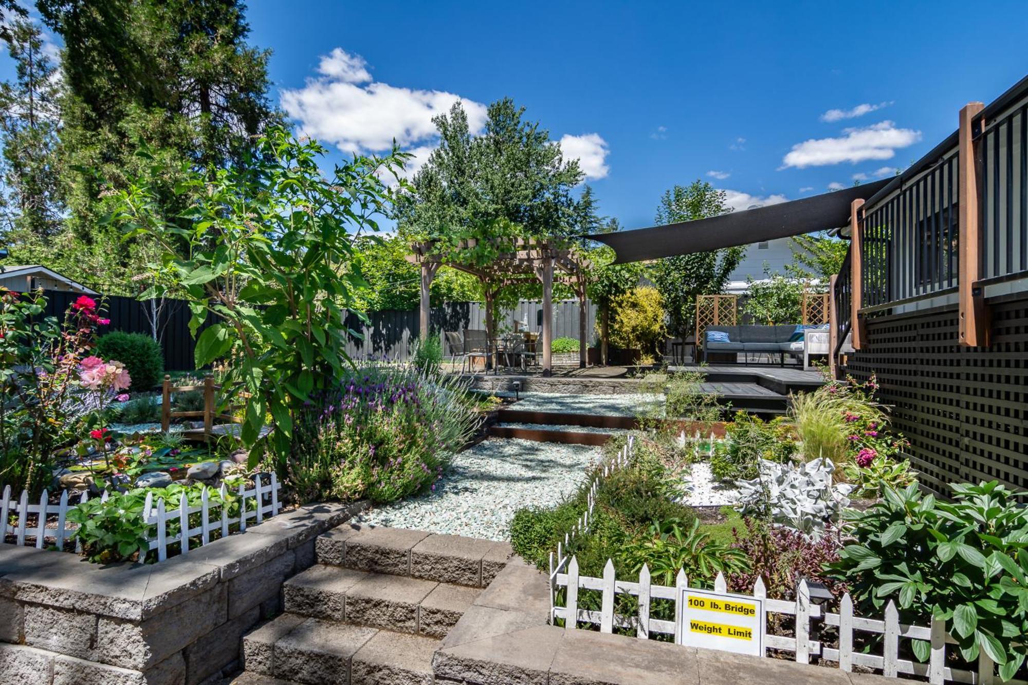Chic Rv Retreat, Stunning Yard In Roseburg Hotel Exterior photo