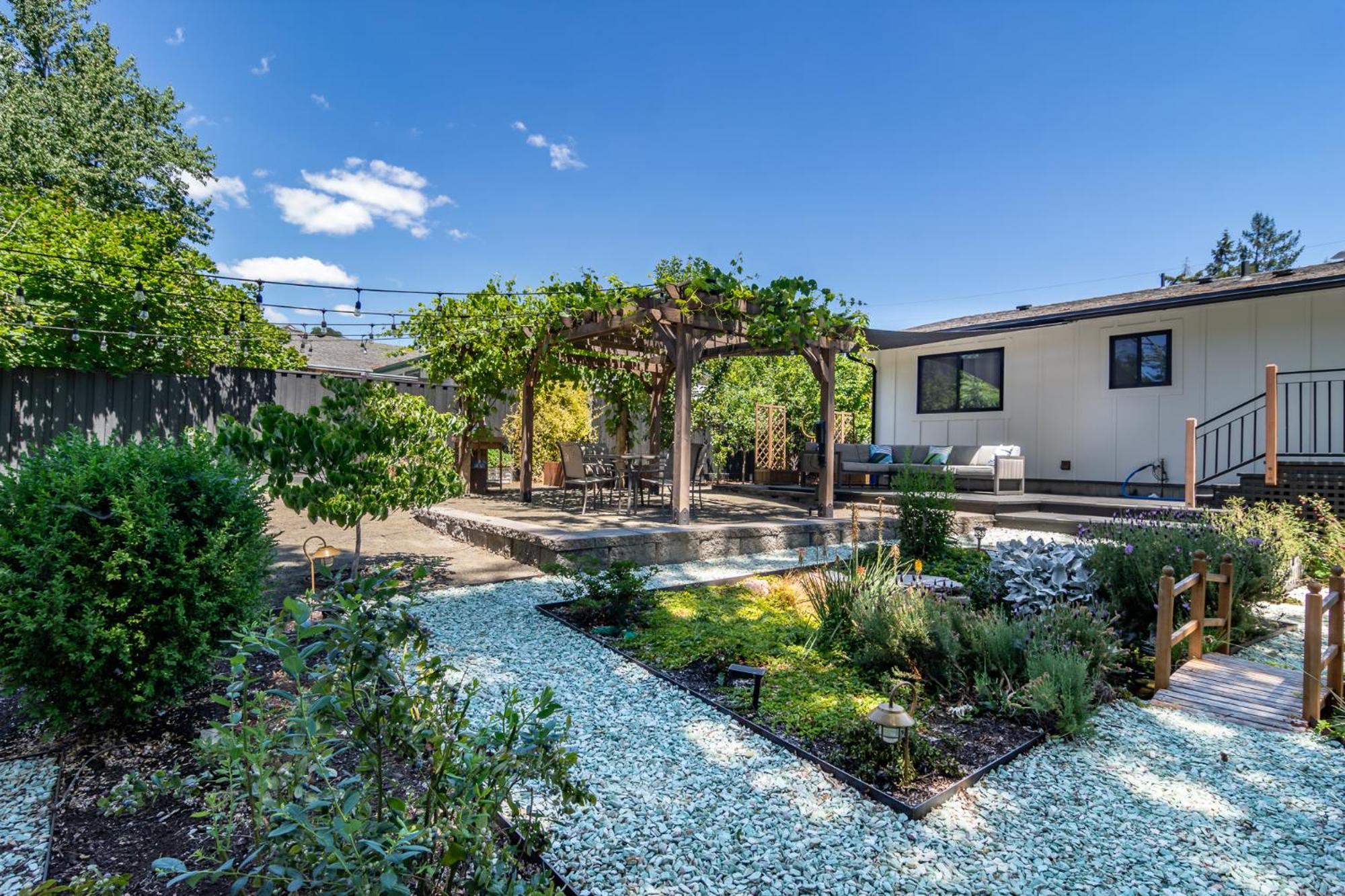 Chic Rv Retreat, Stunning Yard In Roseburg Hotel Exterior photo