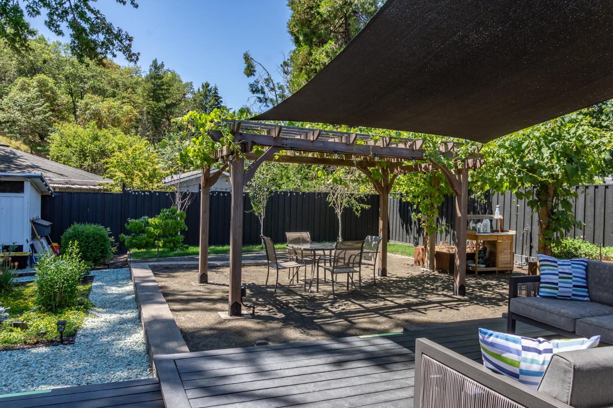 Chic Rv Retreat, Stunning Yard In Roseburg Hotel Exterior photo