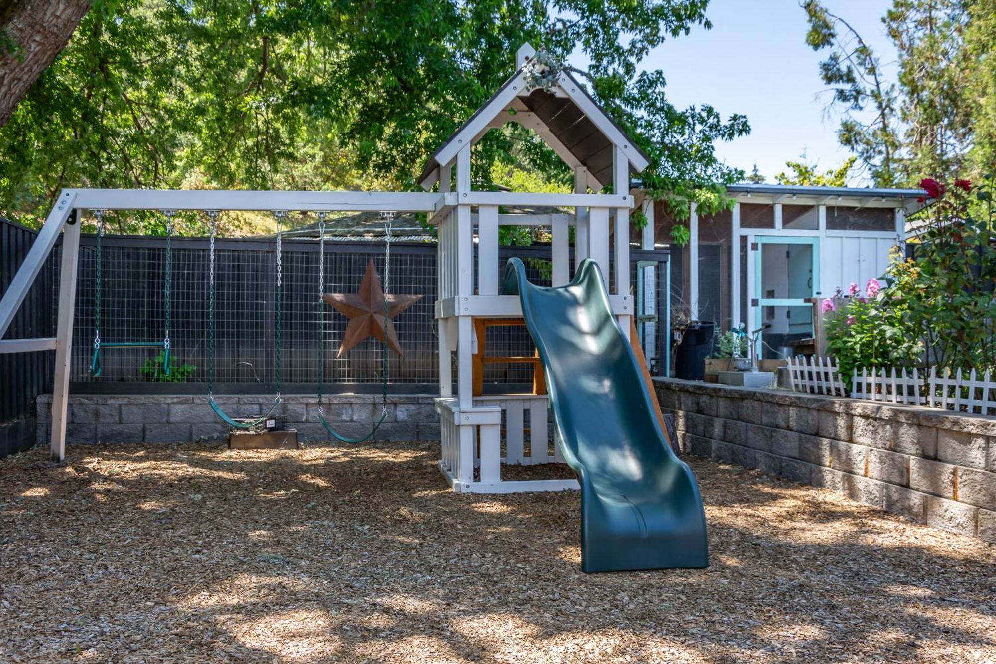 Chic Rv Retreat, Stunning Yard In Roseburg Hotel Exterior photo